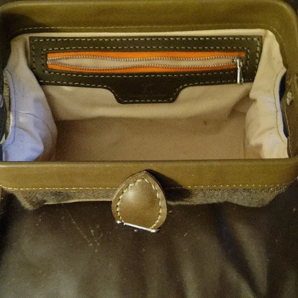 Stylish Olive Green Tweed Handbag - Picture 3 of 5